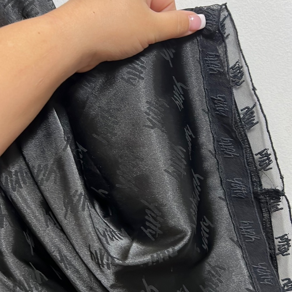 Yitty black robe